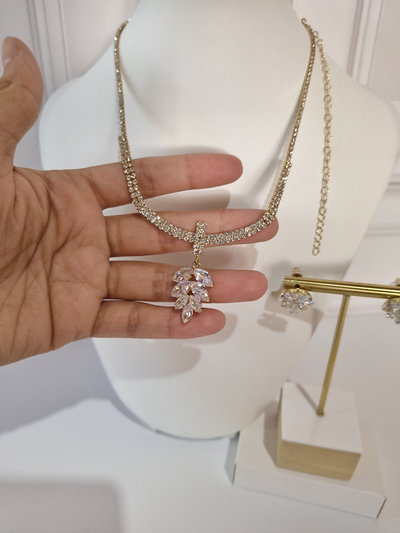 Conjunto Paraíso Dorado (Collar + Aros)