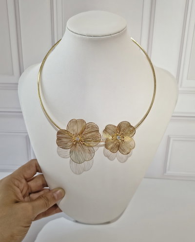 Choker Rígido Flor Dorada 