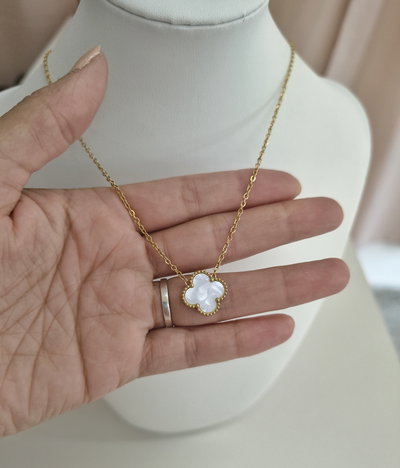 Collar Trébol Blanco Nacarado