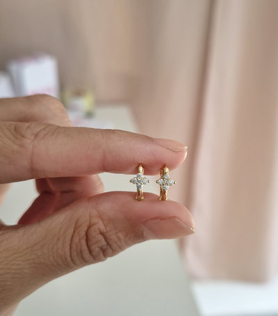 Argollas Mini Trébol Dorado 