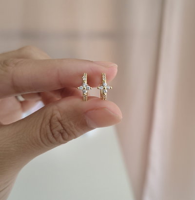 Argollas Trébol Pequeño Dorado 