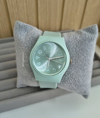 Reloj Mujer Color Verde Agua y fondo Nacarado