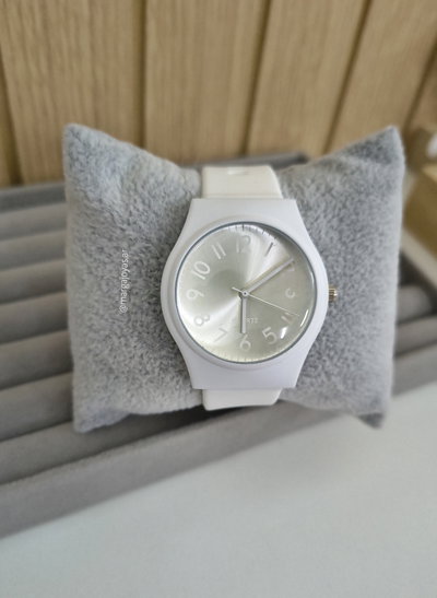 Reloj Mujer Color Blanco y fondo Nacarado