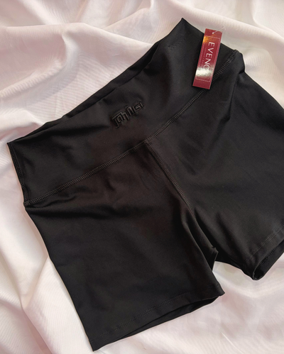 E132 - Short Jessi Negro