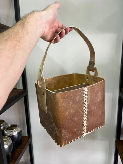 CANASTA CUADRADA CUERO CRUDO