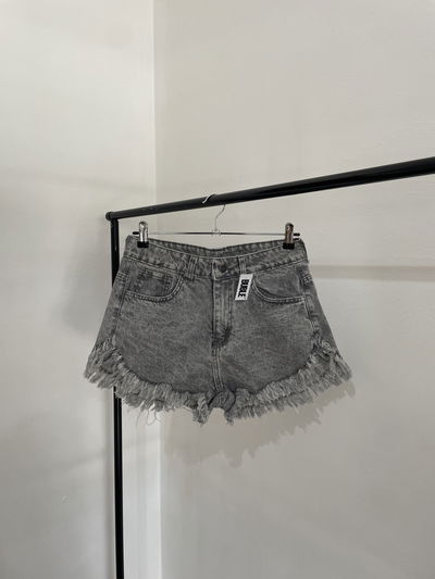 SHORT DEFLECADO GRIS