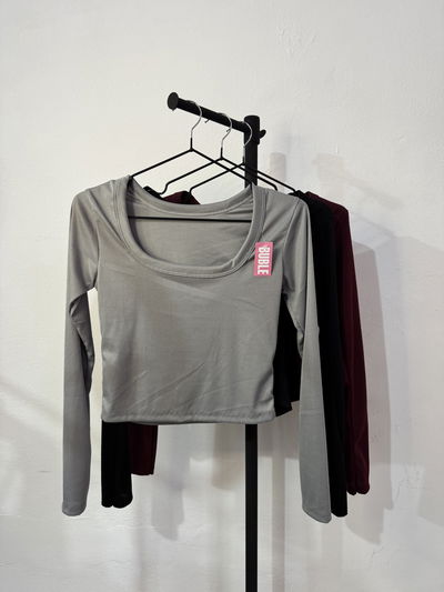 CAMISETA ESCOTE