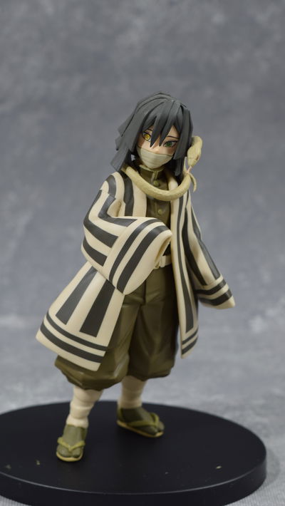 Obanai Iguro de Kimetsu no Yaiba