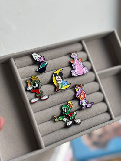 Pines Personajes Varios