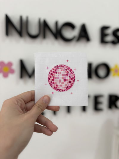Sticker atrapasol - bola de disco rosa