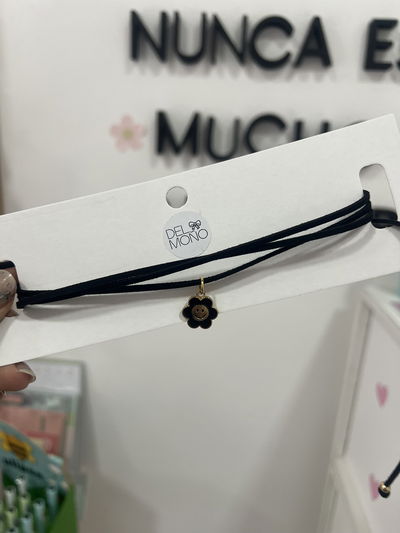 Chocker dorado gamuza | flor negra