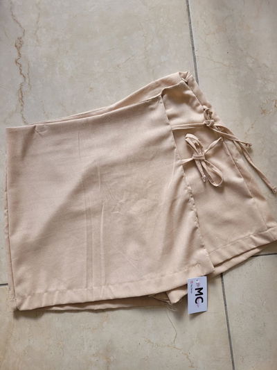 Short pollera sastrero beige