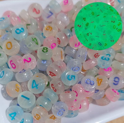 Números luminosos 7x7mm (brillan en la oscuridad) 400u aprox 50g