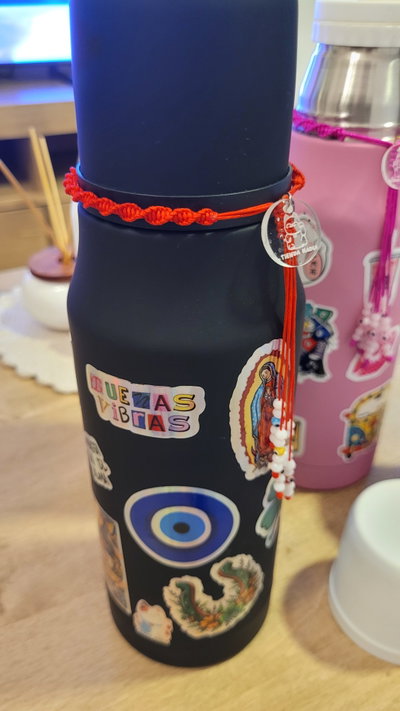 Colgante para termo ojitos multicolor 