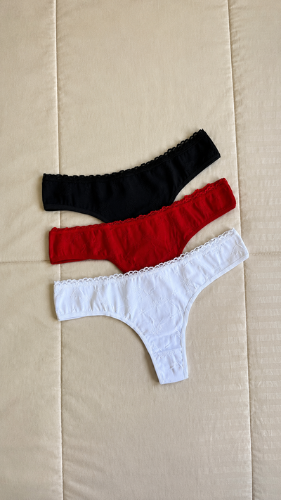 Less de microfibra labrada con puntilla