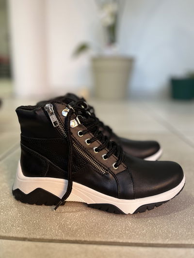 Simona - Negro