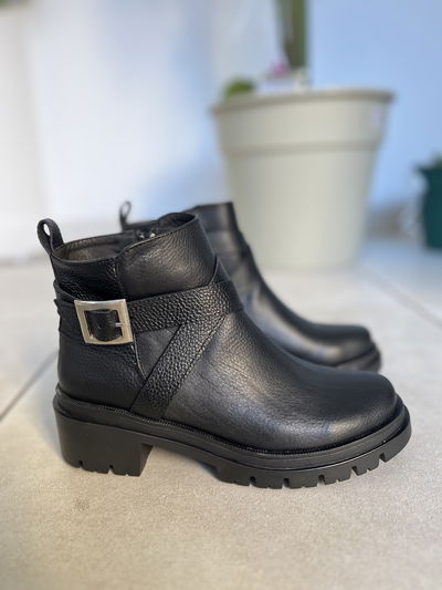 Juli - Negro