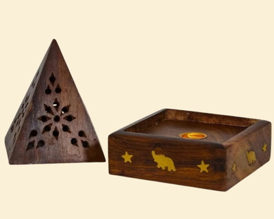 PIRAMIDE PORTA CONOS DE MADERA Y METAL (INDONESIA)