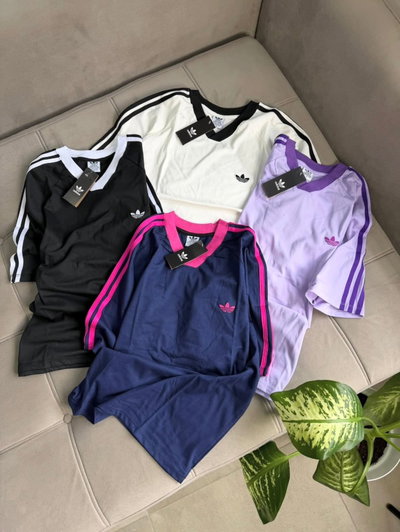 Remera Adi cuello V