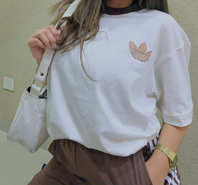 Remera Adi oversize 