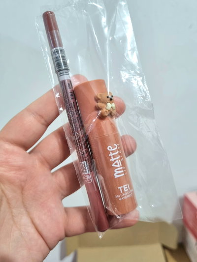 Delineador 09 Tei + Labial Líquido Matte 02
