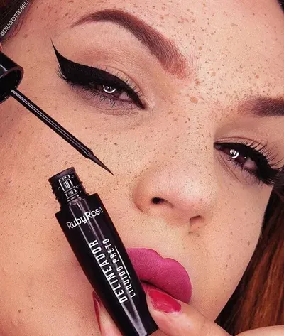 Delineador Líquido Negro - Ruby Rose