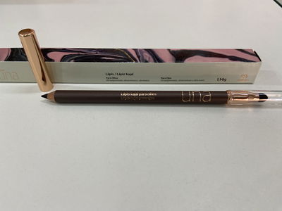 Delineador de ojos Kajal Una tono negro 