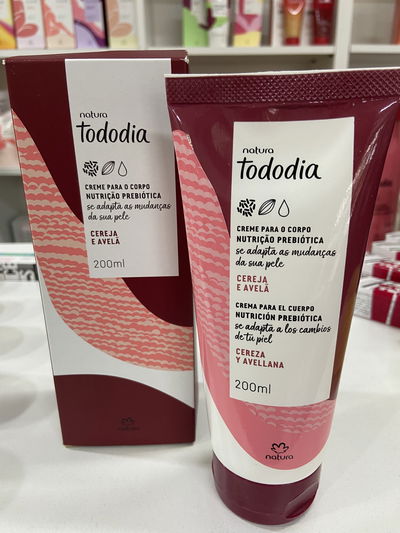 Crema corporal tododia cereza y avellana 200ml 