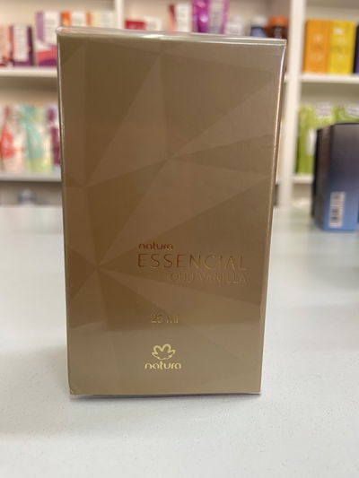 Perfume Essencial Oud vainilla masculino EDP 25ml