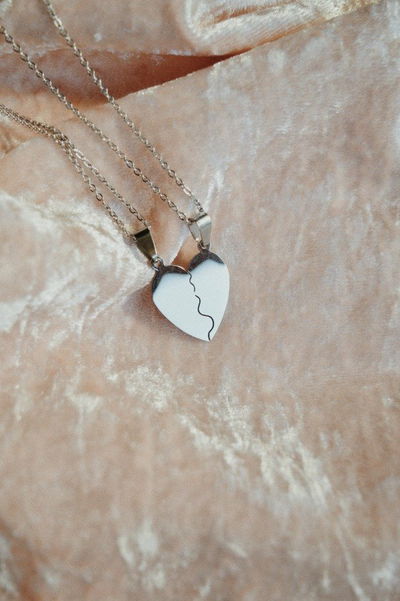 Collares Corazones Grabados