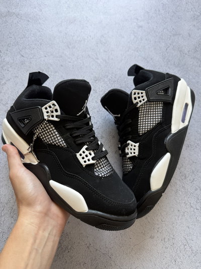 Jordan retro 4 white thunder