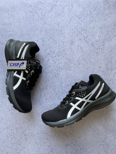 Asics carbono negras