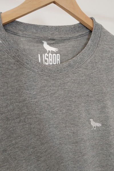 REMERA LISBOA GRIS 