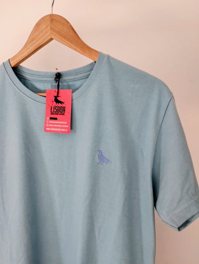 REMERA LISBOA CELESTE 