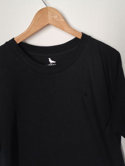 REMERA LISBOA NEGRO 