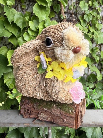 Pascua Conejo Decorativo de Fibra Natural con Flores Y Atenco 