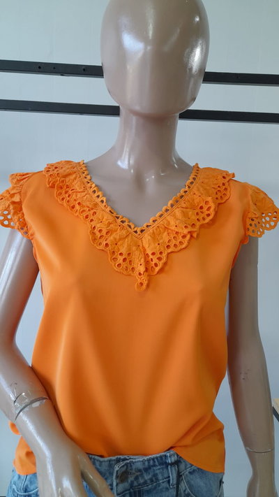 Blusa con detalle de broderi