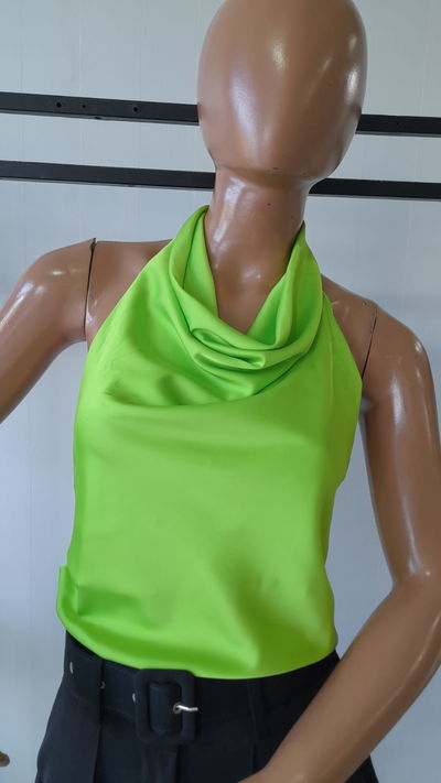 Musculosa Satén cuello bote