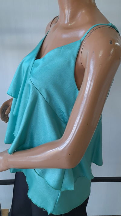 Musculosa Satén volados