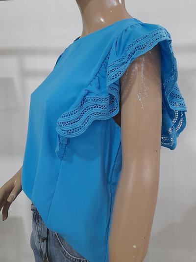 Blusa  gasa con puntilla en mangas