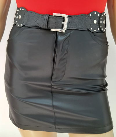 Pollera corta engomada