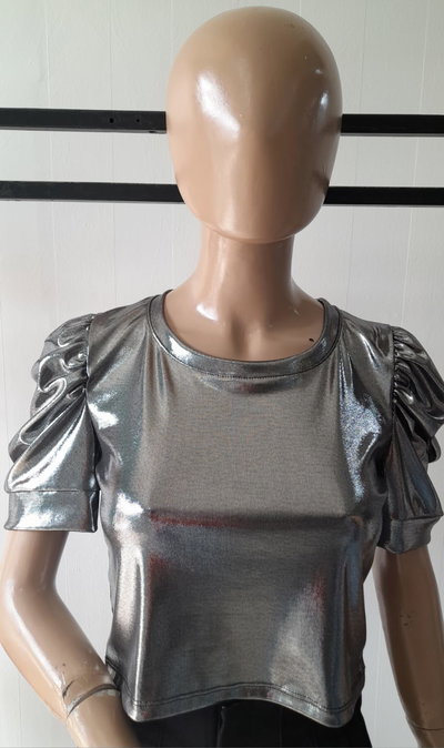 Remera metalizada manga princesa