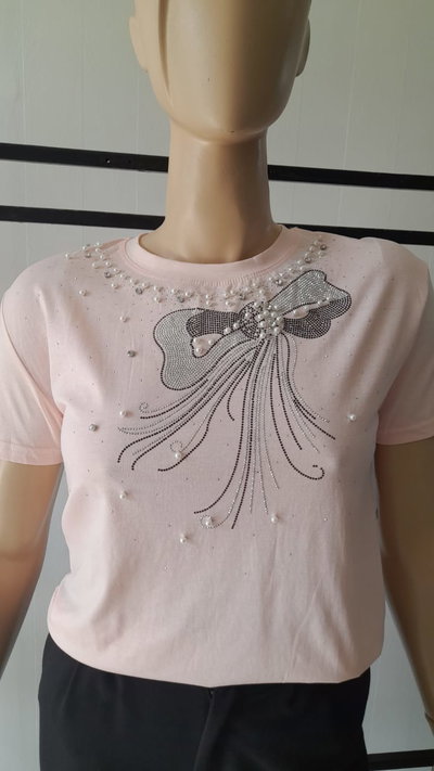 Remera modal con stras y con perlas
