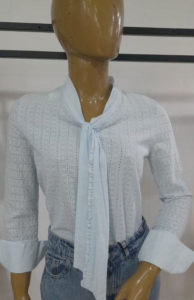 Camisa broderie con  lazo en cuello