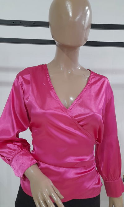 Blusa razo con maño en espalda