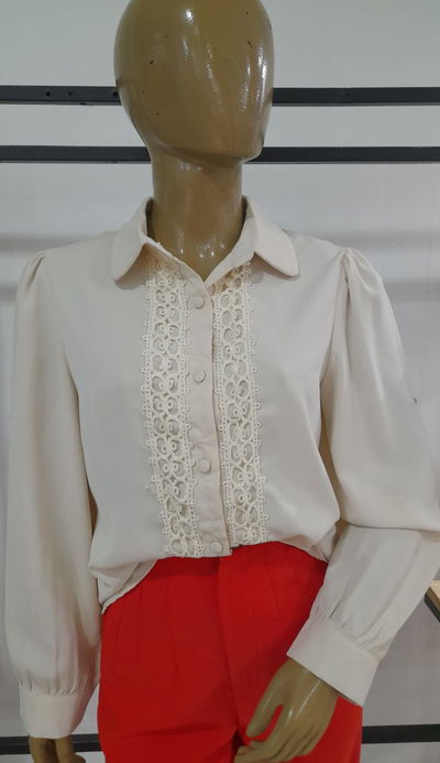 Camisa satén con puntilla