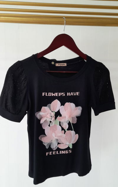 Remera modal estampada c/flores en tul