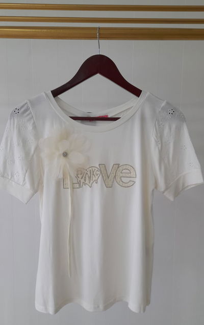Remera modal  c/flor tul y stras