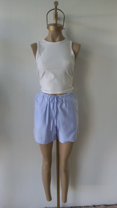 Short dama lino celeste con lazo