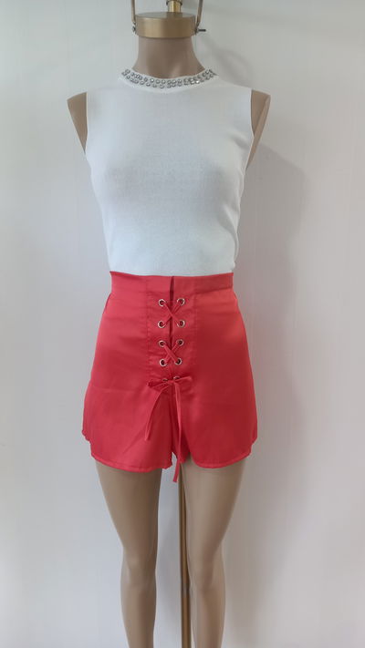 Short dama raso naranja con cordón